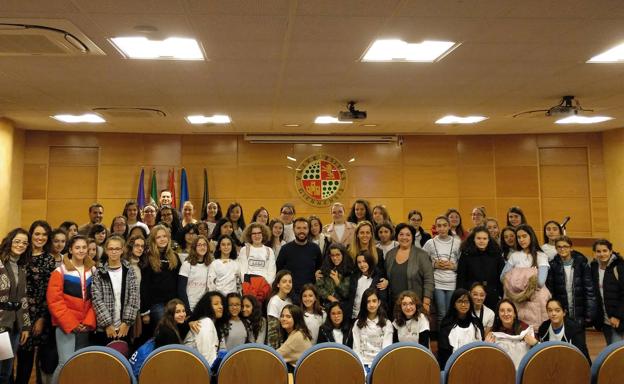 Iniciativa para despertar el interés entre las jóvenes por las carreras de ciencias e ingenierías