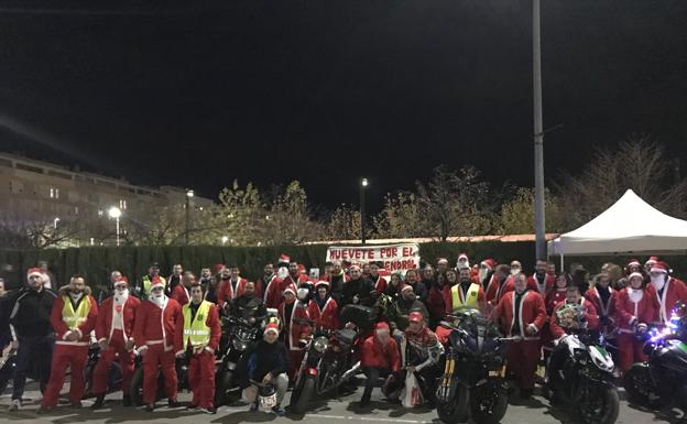 Papa Noel recorre en moto la capital