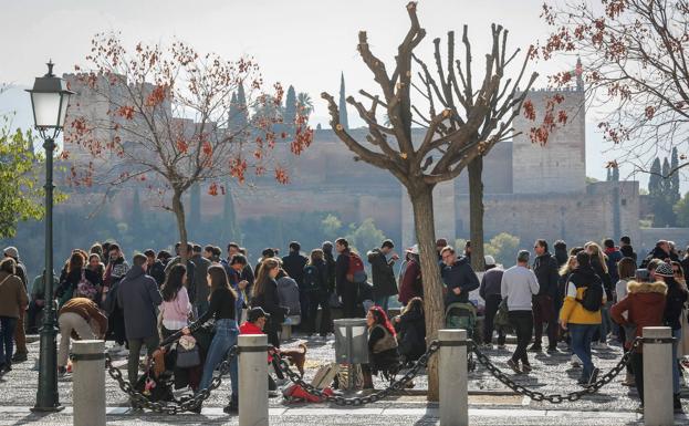 «El turismo en el Albaicín está dejando de ser una oportunidad para convertirse en una amenaza»