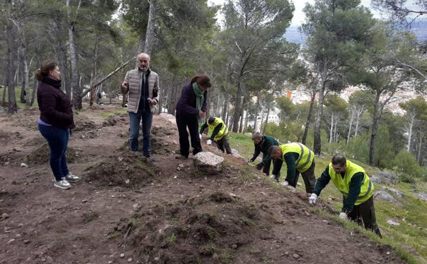 Inician la recuperación del sendero islámico que sube al Castillo