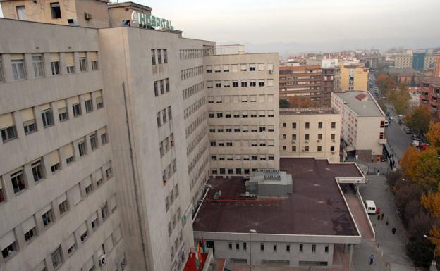 Miles de personas piden en Granada un hospital de crónicos en el antiguo Clínico