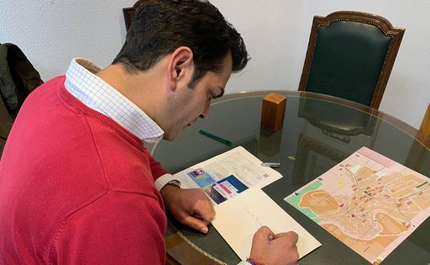 El PP compra un billete de tren al ministro Ábalos para que conozca de primera mano el servicio