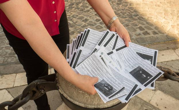 Perdonan 19 multas a una vecina del Albaicín porque el permiso que le dieron para circular estaba confuso