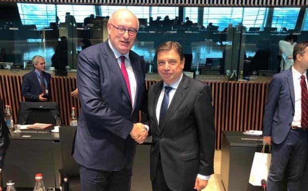 El Gobierno admite su «decepción» por la licitación de aceite de oliva y «la falta de ambición de la CE»