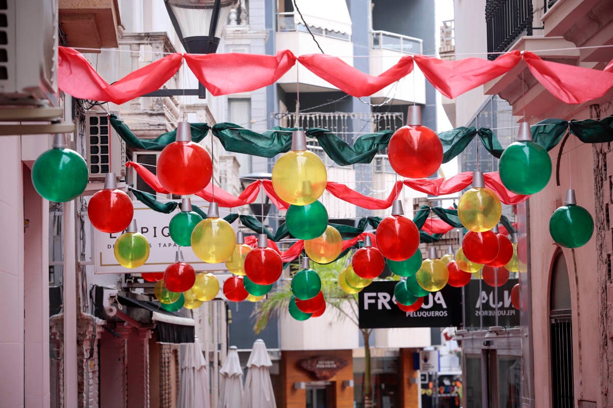 Las calles del centro de Motril lucen su mejor cara por Navidad
