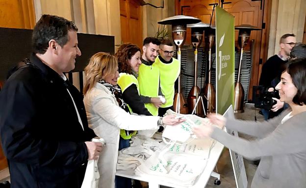 El reciclaje de plástico aumenta un 27%, con 350 contenedores repartidos