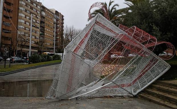 Elsa hace estragos y cierra el Castillo y los parques, corta el tren y provoca inundaciones