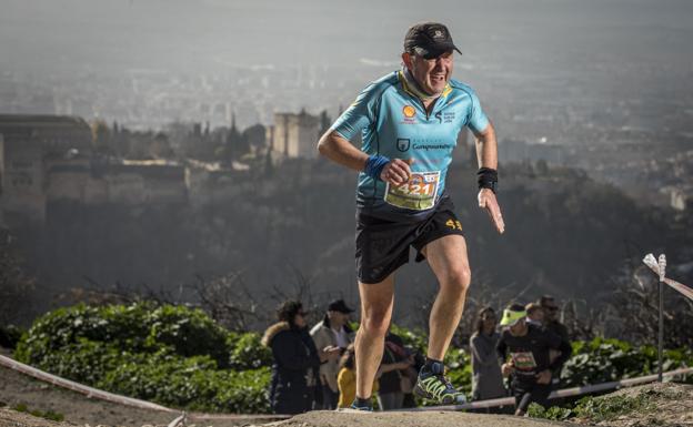 Día mágico para los corredores de la dura San Silvestre montañera granadina