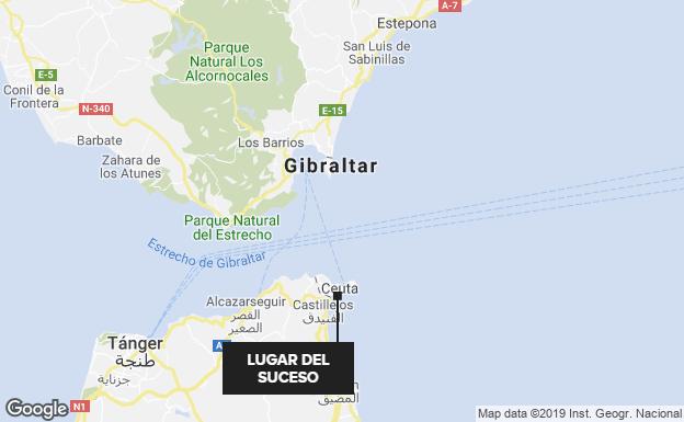 Hallan a un hombre flotando cerca de una playa de Ceuta