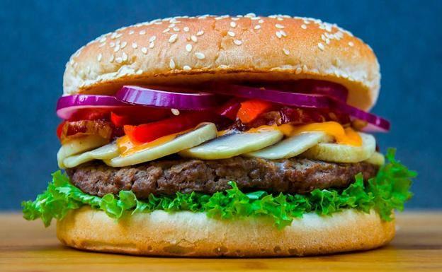 Sanidad alerta del riesgo alimentario de unas hamburguesas vendidas en España