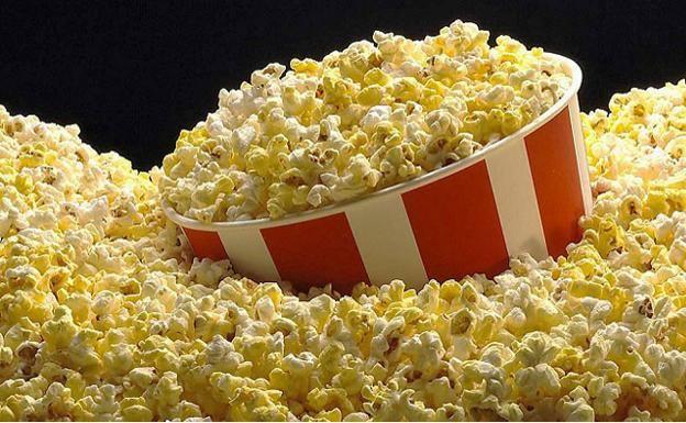 «Es ilegal» que los cines impidan entrar con bebida y comida, según FACUA y la Junta