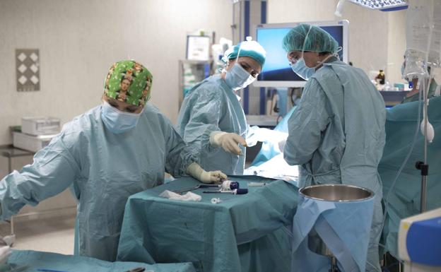 Médicos de Torrecárdenas crean un sistema que mejora la atención a los pacientes de cáncer de colon