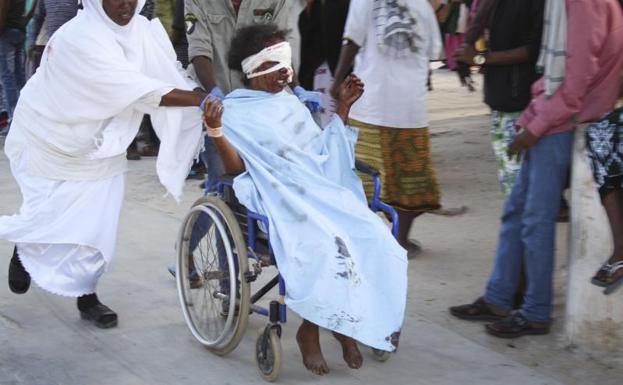 Más de 90 muertos en un atentado indiscriminado de Al-Shabaab en Somalia