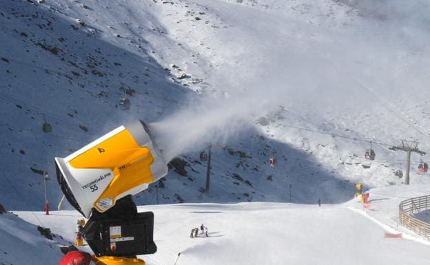 La estación de esquí estrena sus nuevos cañones de nieve
