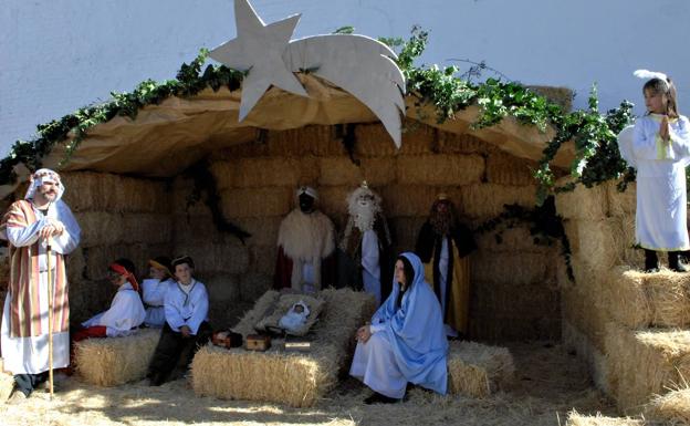Válor se convierte en un Belén viviente con 60 figurantes y 30 escenas navideñas