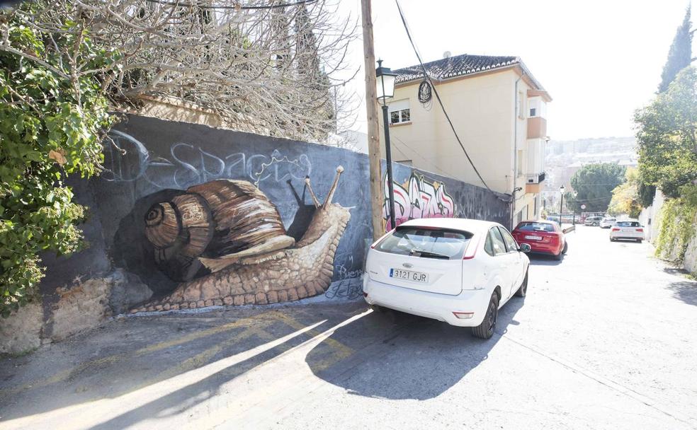 El grafiti del caracol 'resucita' en el Barranco del Abogado