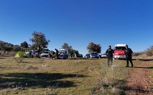 La Policía levanta una acampada ilegal en El Fargue y multa a dos campistas en San Miguel Alto