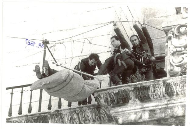Voluntarios contra las llamas