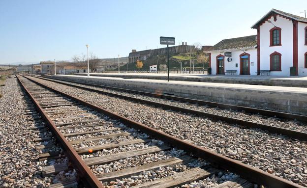 Renfe y Adif cierran las taquillas de las estaciones de Espeluy y Jódar