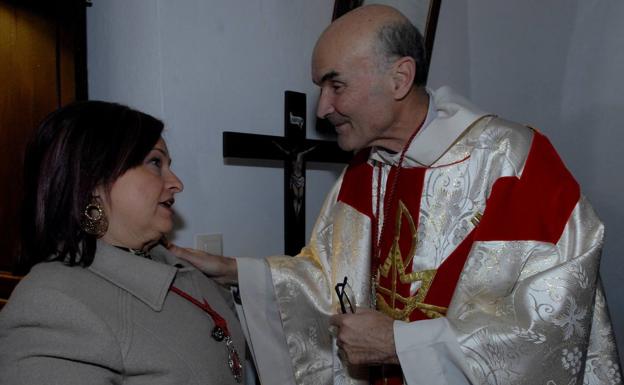 Yegen rinde homenaje a quien fuera su párroco, Manuel España Hidalgo