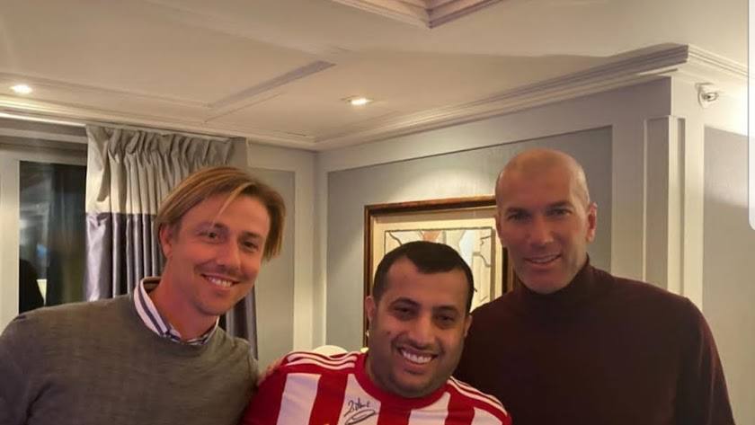 El presidente del Almería se sienta en la mesa con Zidane y Gutiérrez