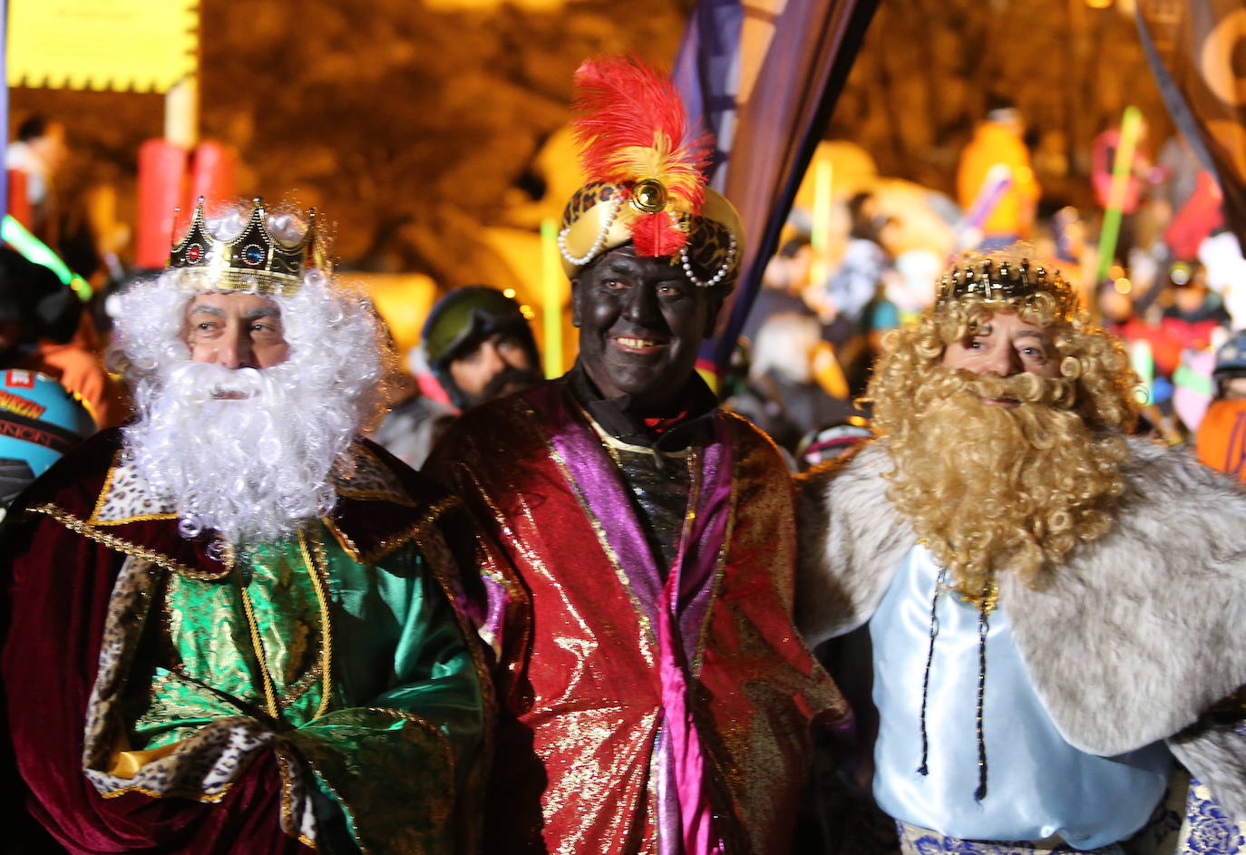 Los Reyes recorren la provincia de Granada con coloridas cabalgatas