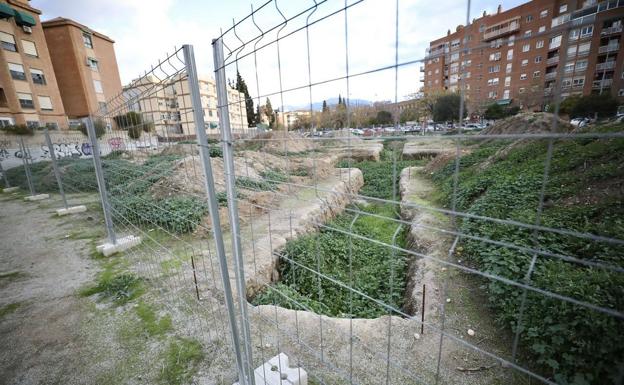 Las plazas 'enjauladas' del barrio Cervantes