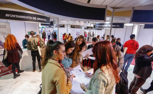 La Feria de Empleo de la UGR se abre también a «los no jóvenes»