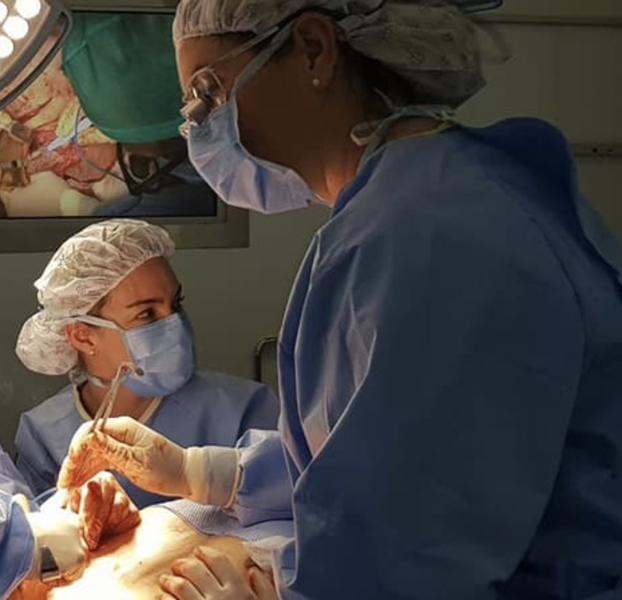 La microcirujana de Granada que quiere volver a casa después de triunfar en Dinamarca