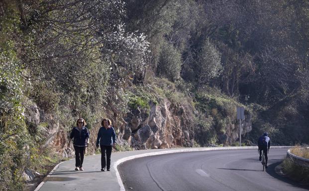 Un sendero en la olvidada N-323 reanima Vélez