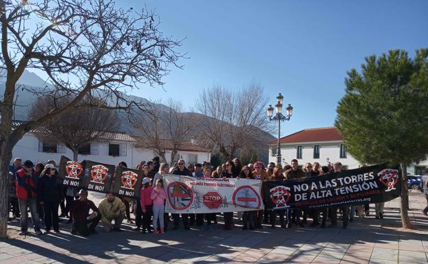 La chispa contra la línea eléctrica de Baza se mantiene viva en Caparacena