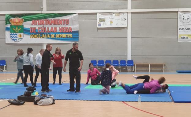 El pueblo granadino que enseña artes marciales a sus vecinas para que puedan defenderse ante una agresión