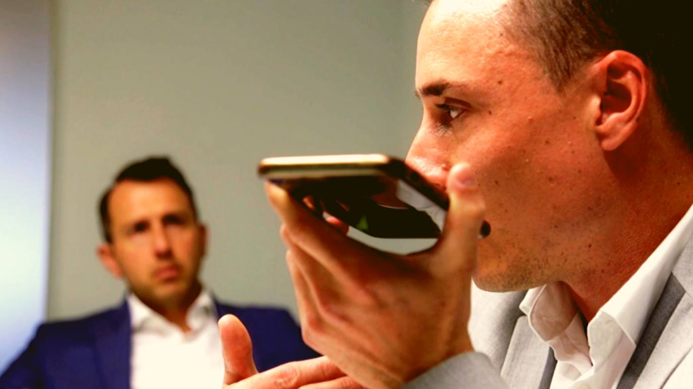 ¿Qué ocurriría si un comercial te llama para venderte un Maserati o un apartamento en primera línea de la playa?