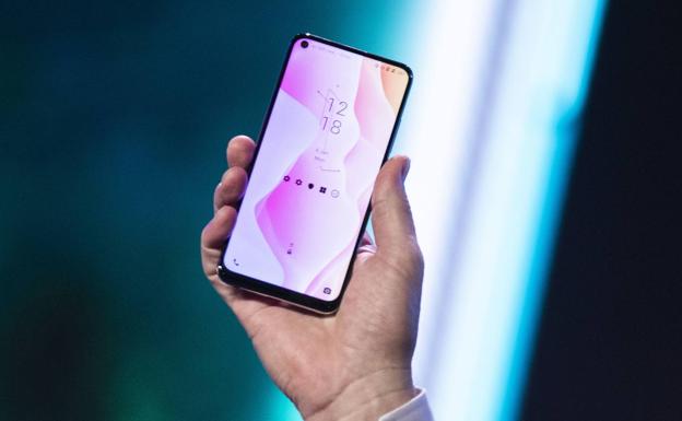 Los móviles acumulan más bacterias que un váter: consejos para limpiarlos