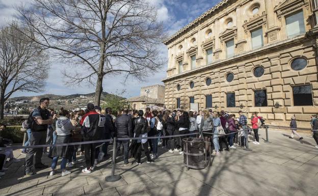 Las agencias dejan 'colgadas' más de 200.000 entradas de la Alhambra que reservan y no usan