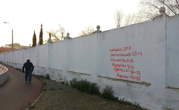 La Policía Local de Granada atribuye 17 pintadas al grafitero 'bíblico', dos en BIC