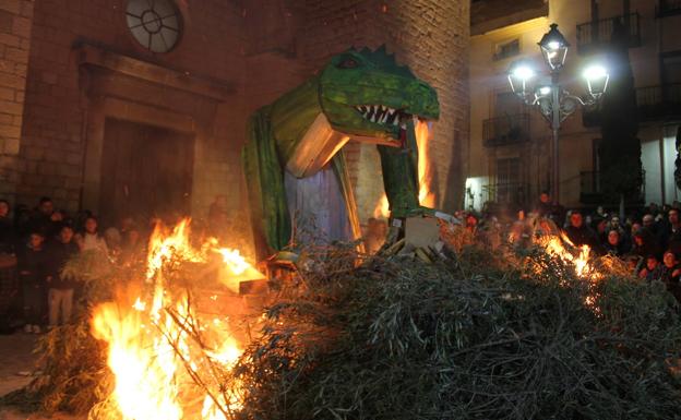 Arde San Antón y el lagarto de Jaén