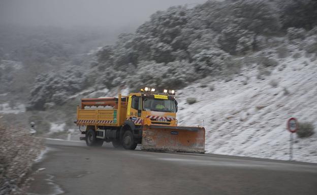 La ola de frío y nieve pone a los equipos de carreteras en 'alerta' desde el domingo