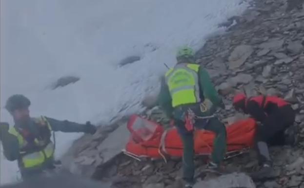 En coma el montañero accidentado en Sierra Nevada tras caer por un barranco