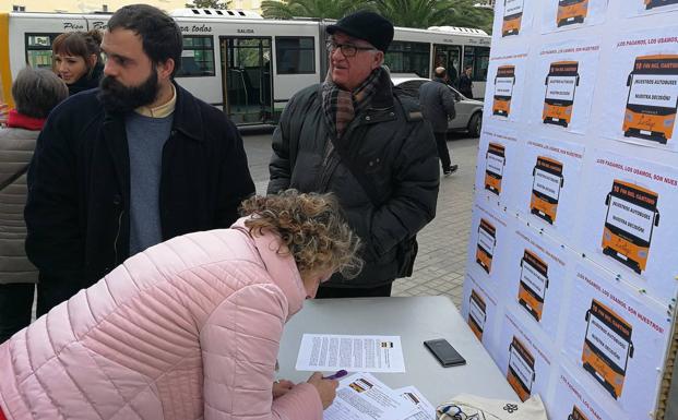 En busca de 6.500 firmas que abran el debate del futuro de los autobuses de Jaén
