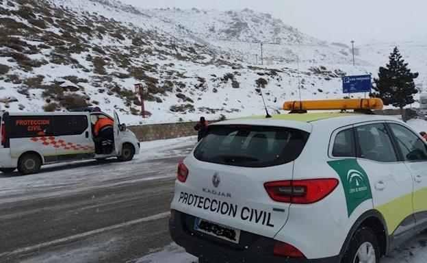 Rescatadas tres personas atrapadas en su coche por culpa del temporal en Almería