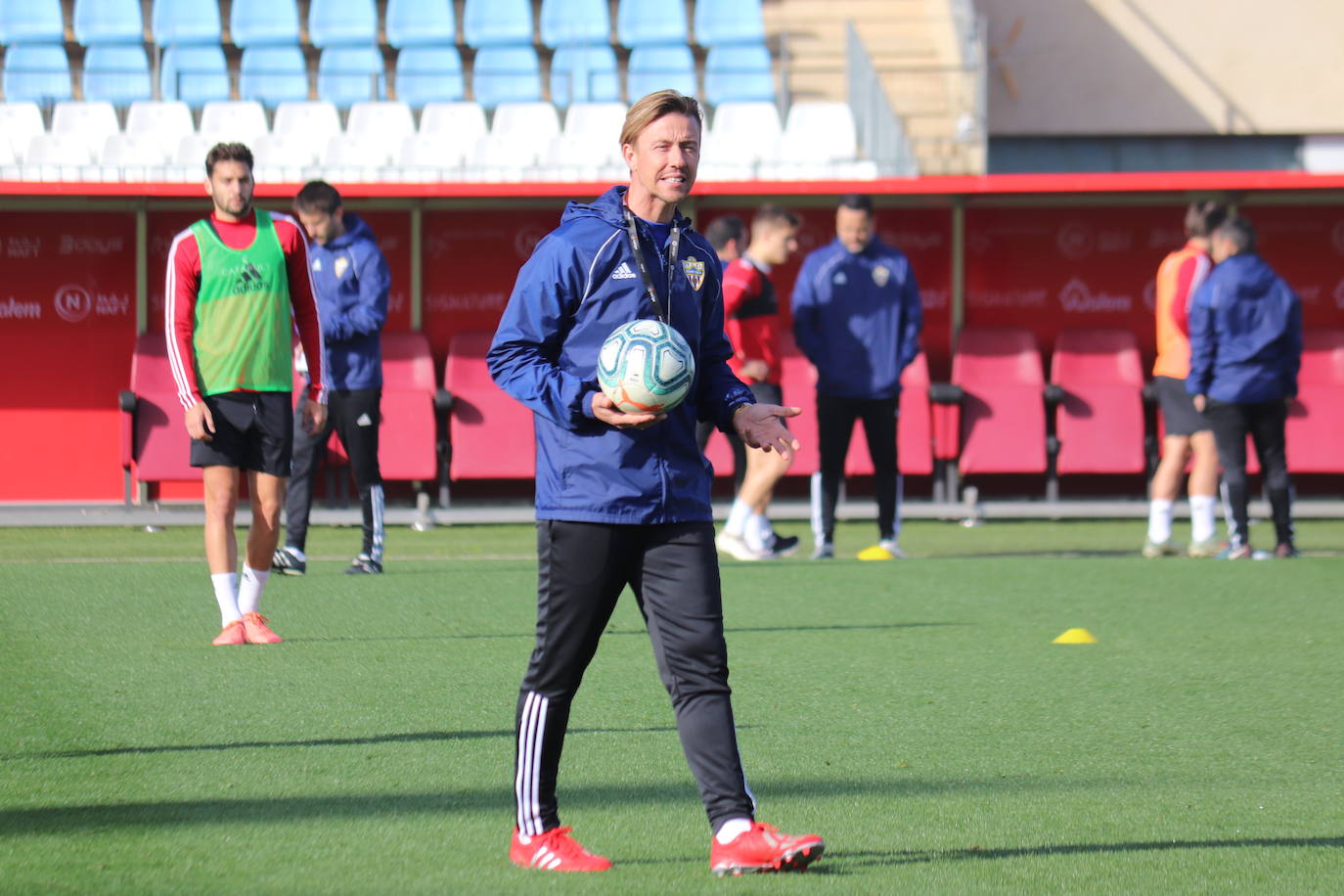 El liderato no le importa al Almería, «lo que nos importa es que el equipo siga ganando»