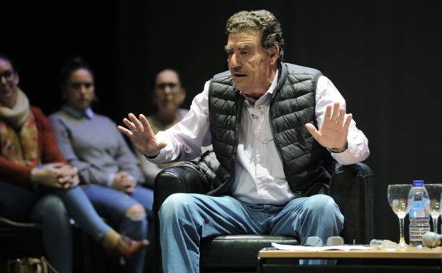 «Los adultos también tenemos que ponernos límites porque, si no, no se los podemos poner a los hijos»