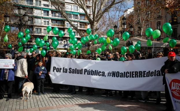 La Marea Blanca sale a la calle para defender a la Escuela de Salud Pública