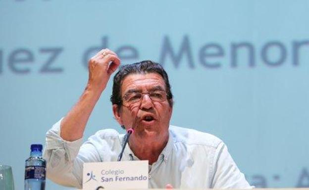 «Los niños se venden en Internet pero no dan la clave del móvil a los padres porque es su intimidad»