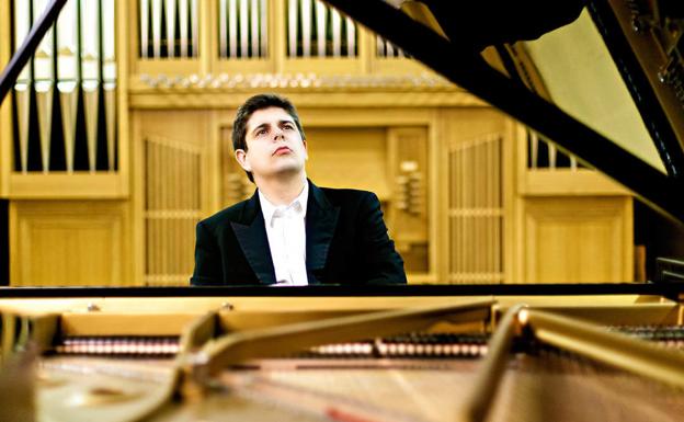 La Real Filharmonía de Galicia ofrecerá dos conciertos en Jaén junto al aclamado Javier Perianes