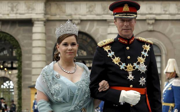 Enrique de Luxemburgo defiende a su esposa