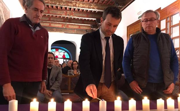 El alcalde pide no bajar la guardia ante discursos racistas y homófobos