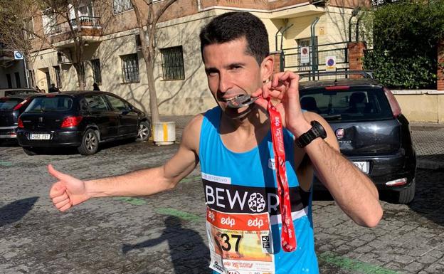 Manuel Santiago, mejor andaluz en la Media Maratón de Sevilla