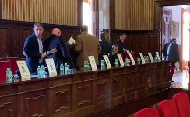 Olivareros cortan la A-4 en La Carolina y queman neumáticos para protestar por los bajos precios